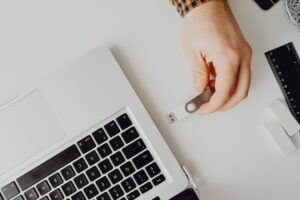 Waarom je een usb stick moet wantrouwen voor je informatiebeveiliging